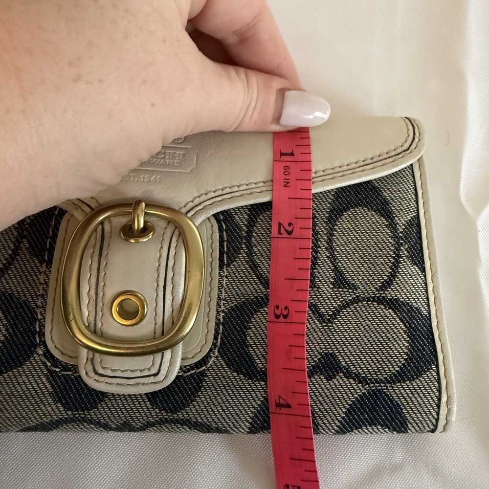 COACH BLEEKER WHITE LEATHER SNAP FLAP BLUE/WHITE DENIM SIGNATURE C LONG WALLET - Picture 14 of 16